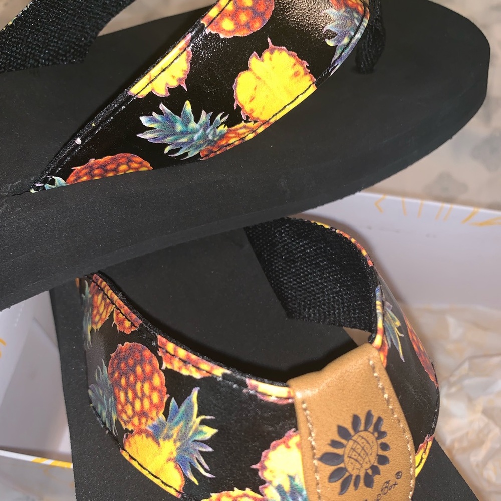 NWB YellowBox flip flops.